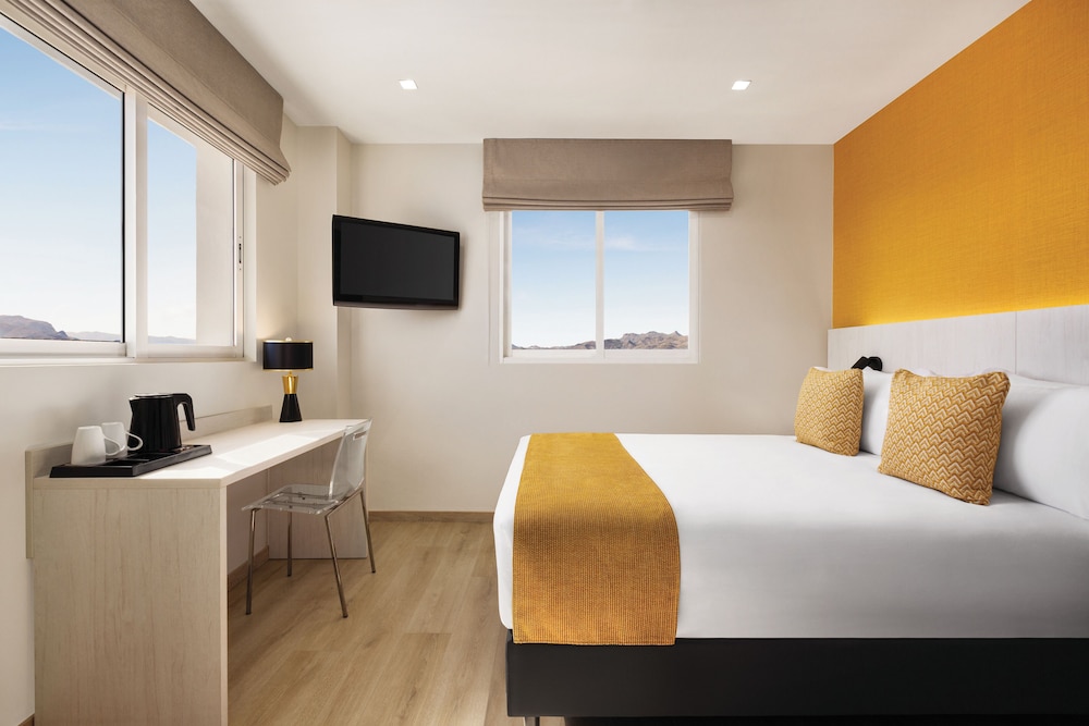 غرفة ديلوكس بسرير مزدوج بإطلالة على الجبل، Ramada Resort by Wyndham Puerto de Mazarron 6/10