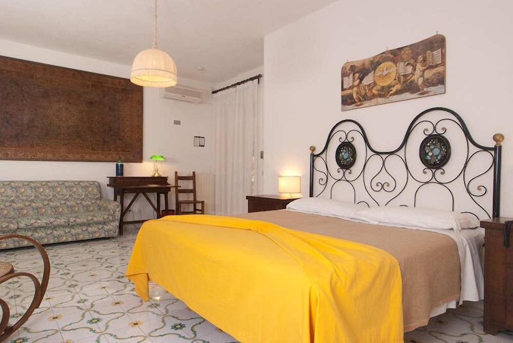 ROOM, DOUBLE BED, COURTYARD VIEW