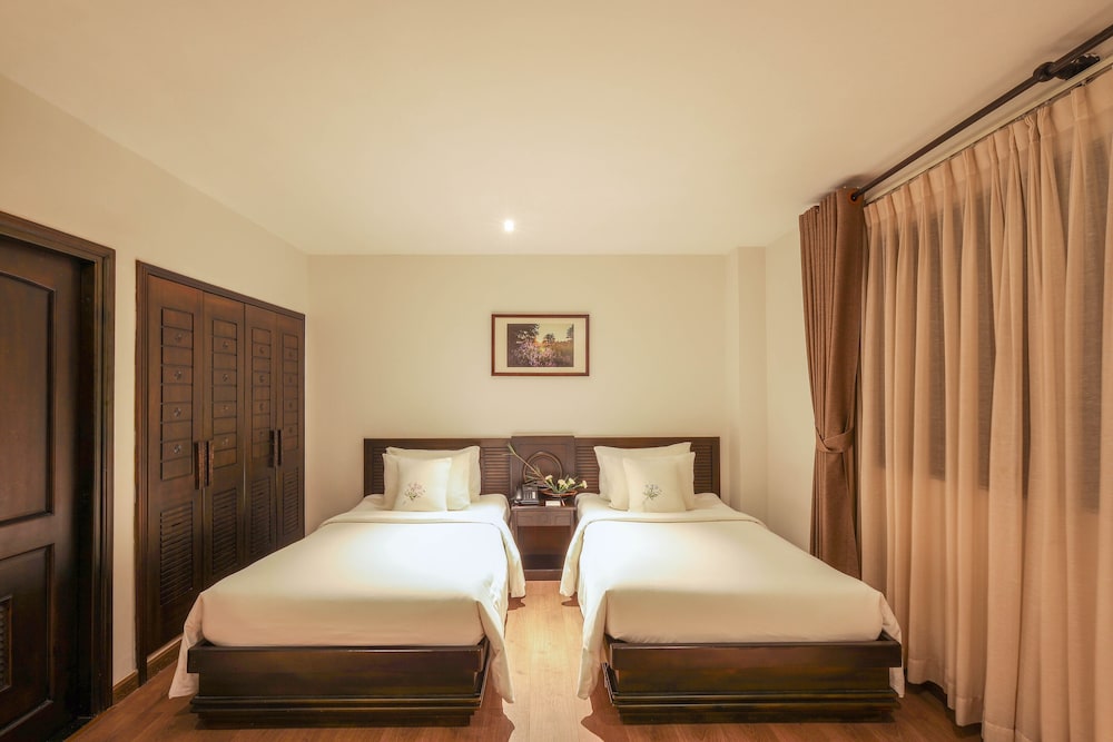 Cochin Zen Hotel 15/70