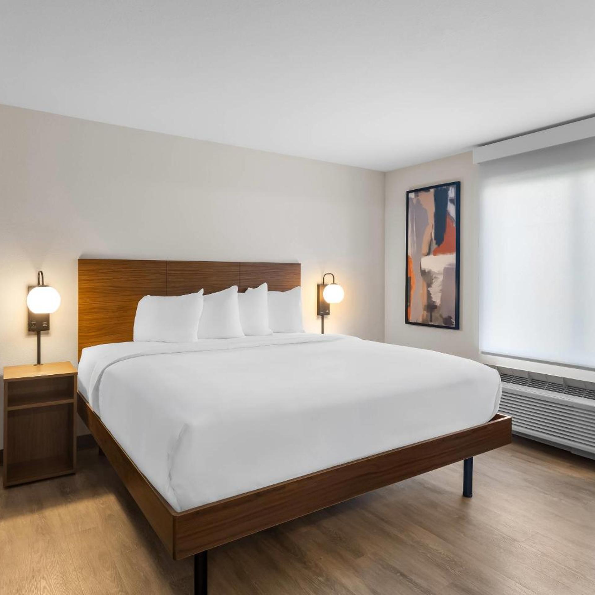 غرفة بسرير كينج، Everhome Suites Clarksville Ft. Campbell Area 5/9