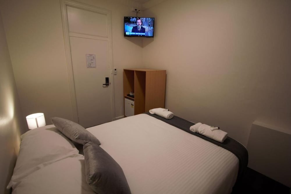 Sydney Junction Hotel 16/30