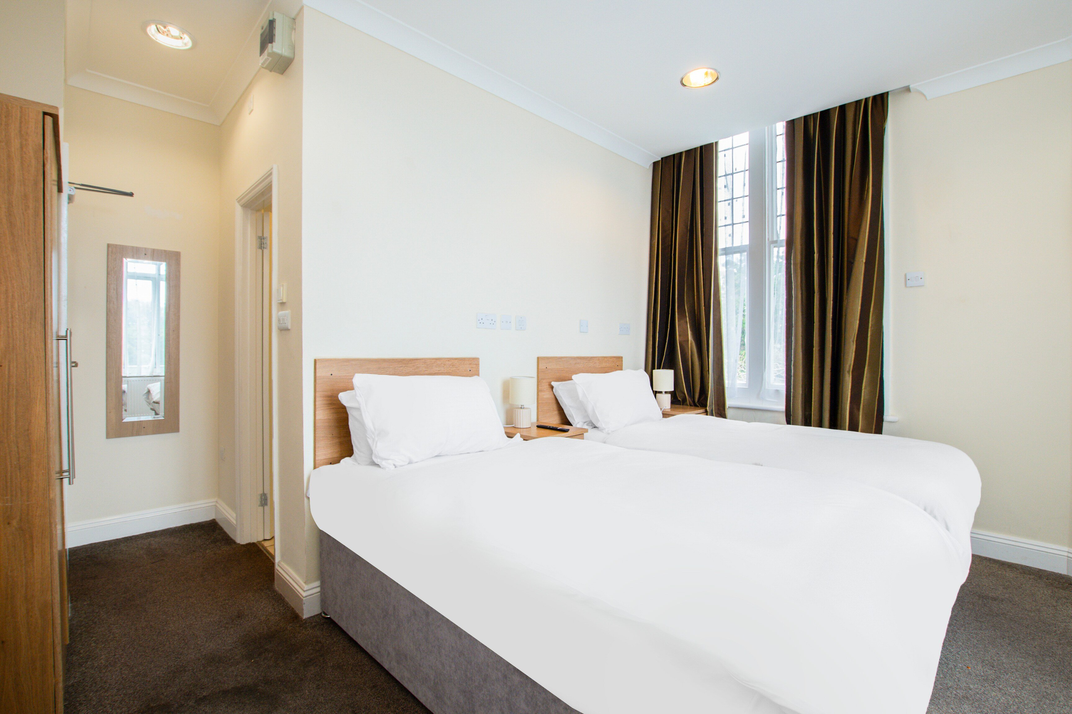 Russel Court Hotel Bournemouth Central 19/45