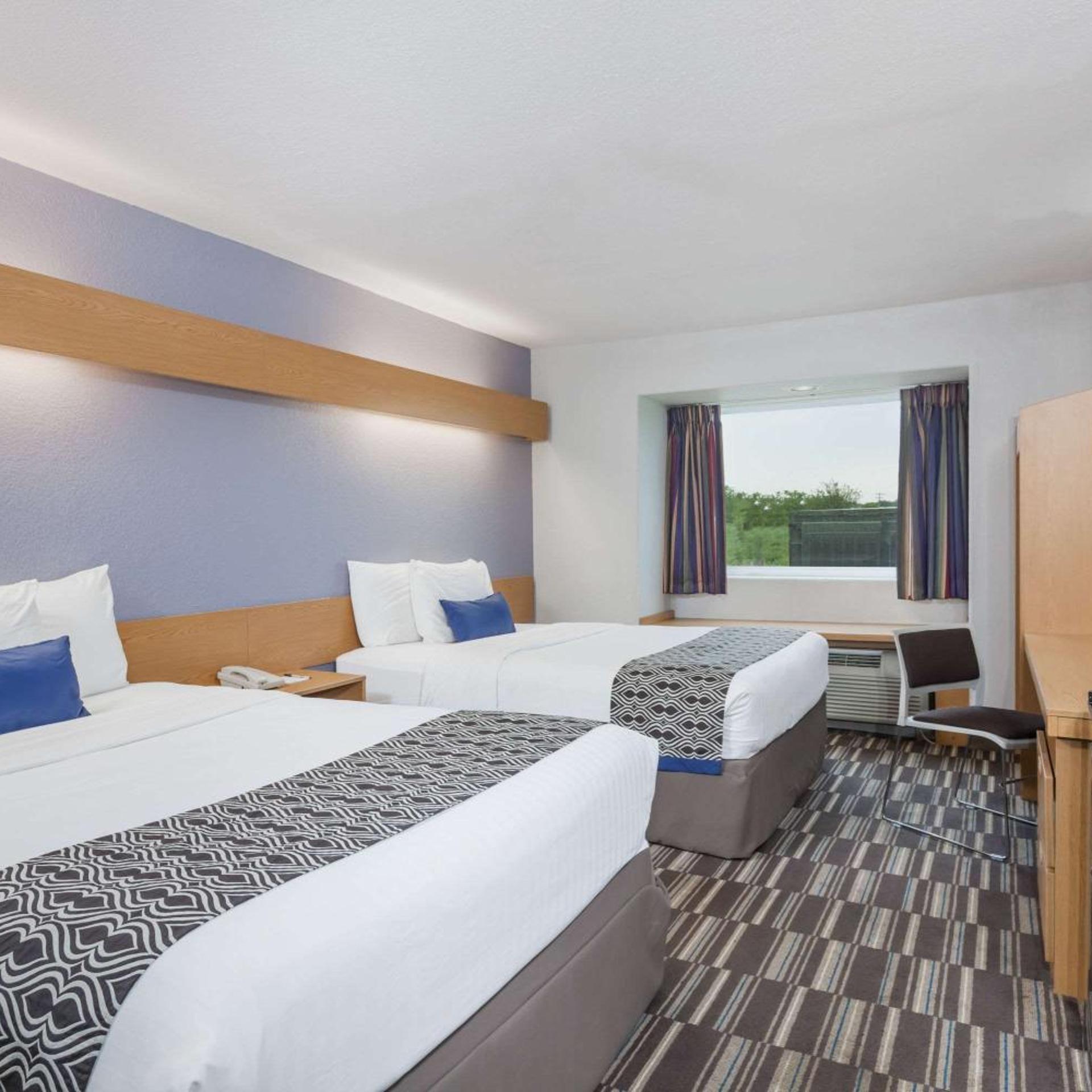 Deluxe, 2 Queen Beds