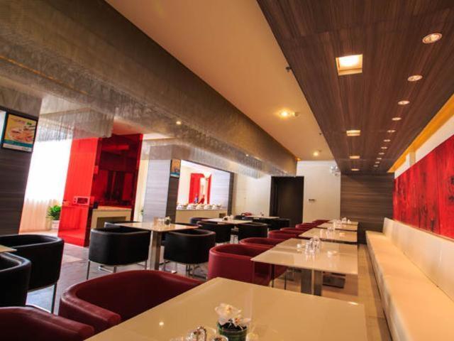 Jinjiang Inn Select (Wuhan Optics Valley Avenue Lingjie Road Institute of Communications) 36/44