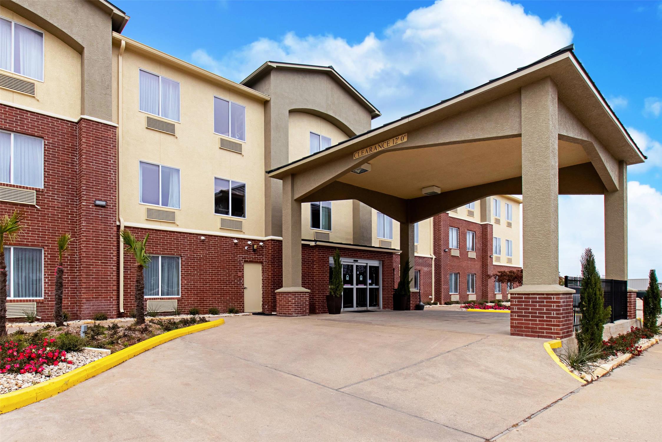 Comfort Inn & Suites Fredericksburg TX 28/30