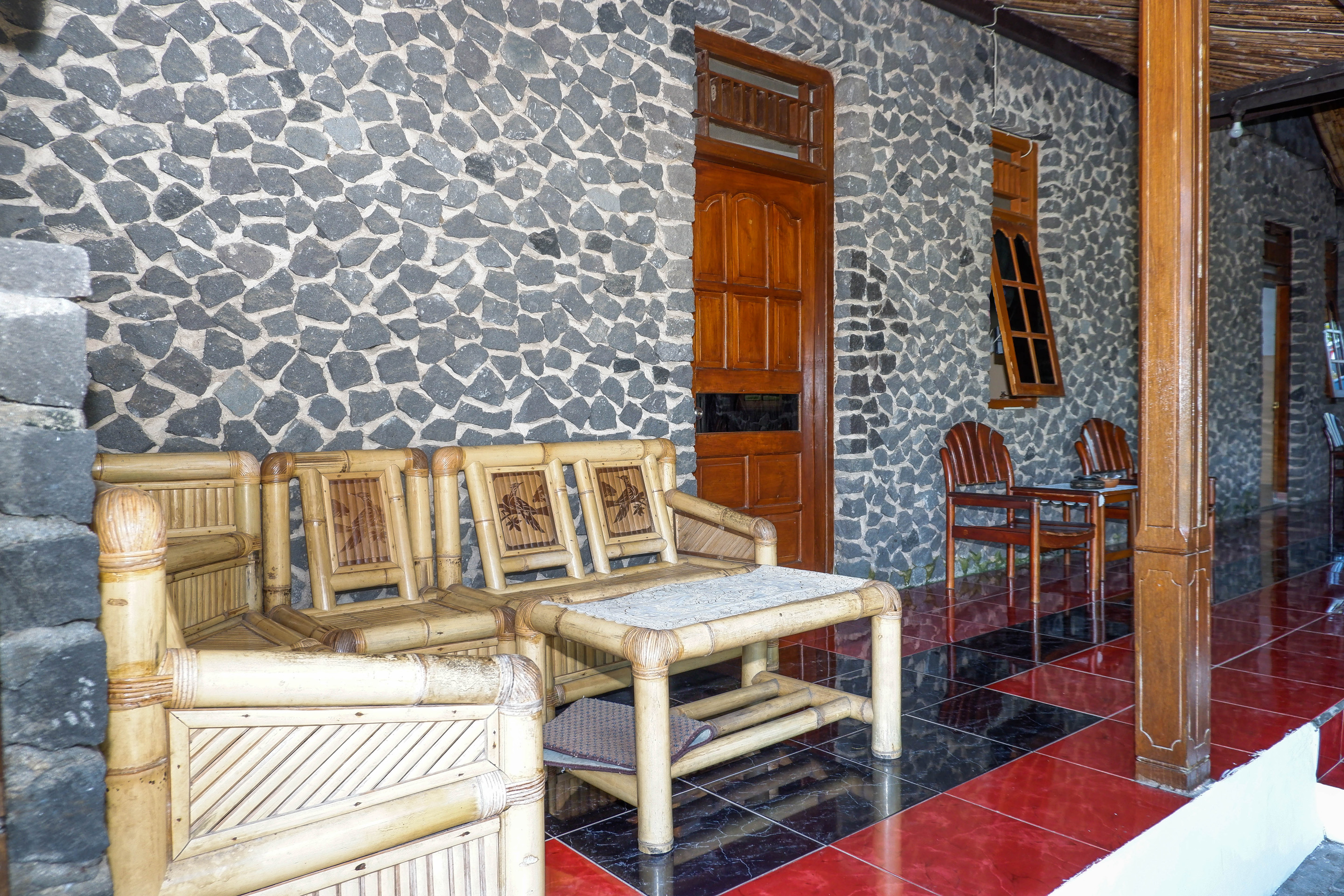 Rajasa Hotel by ZUZU 18/24