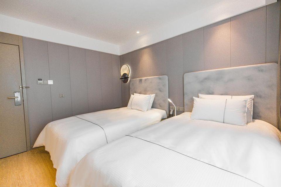 Room, Twin Beds