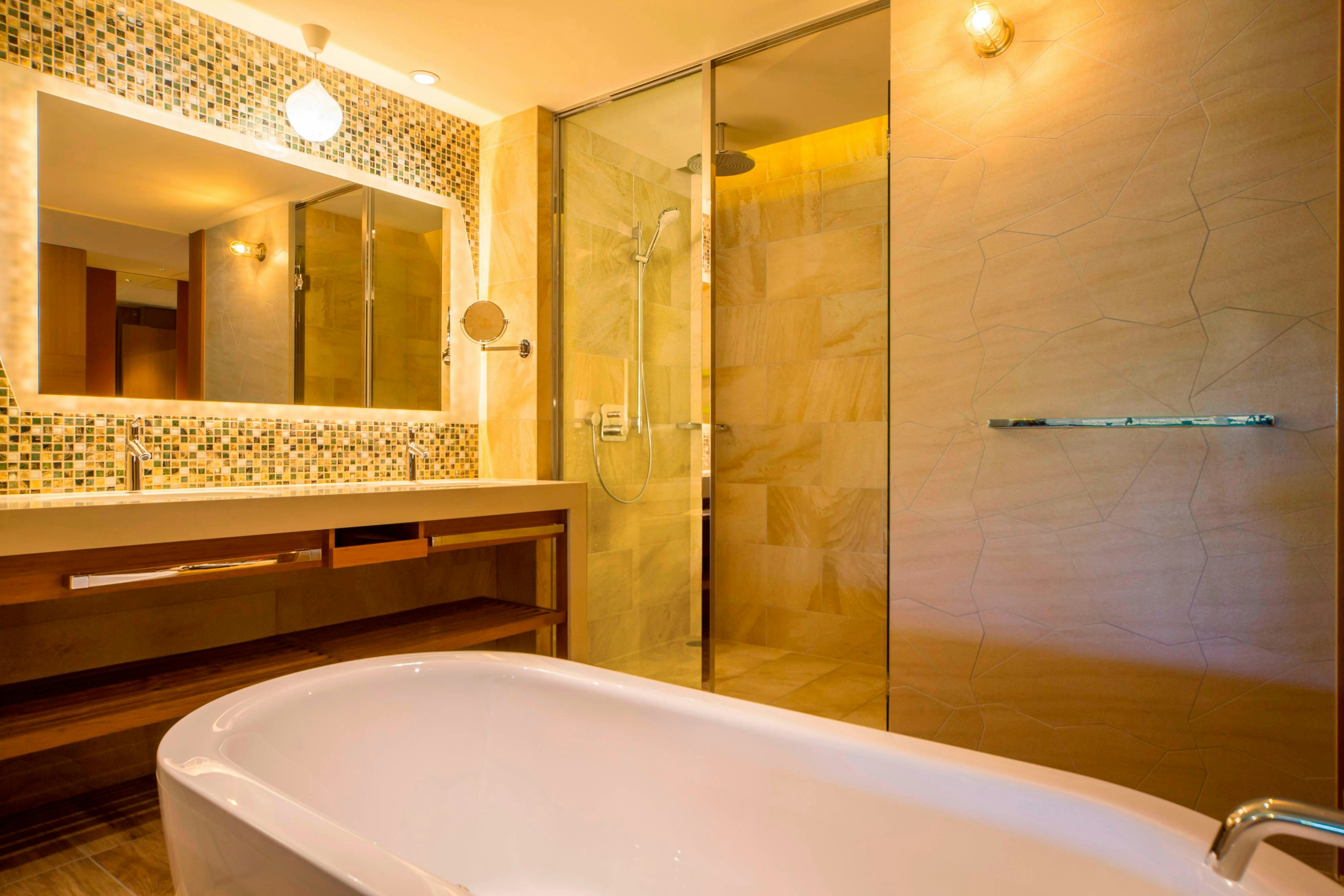 Sheraton Okinawa Sunmarina Resort 50/50
