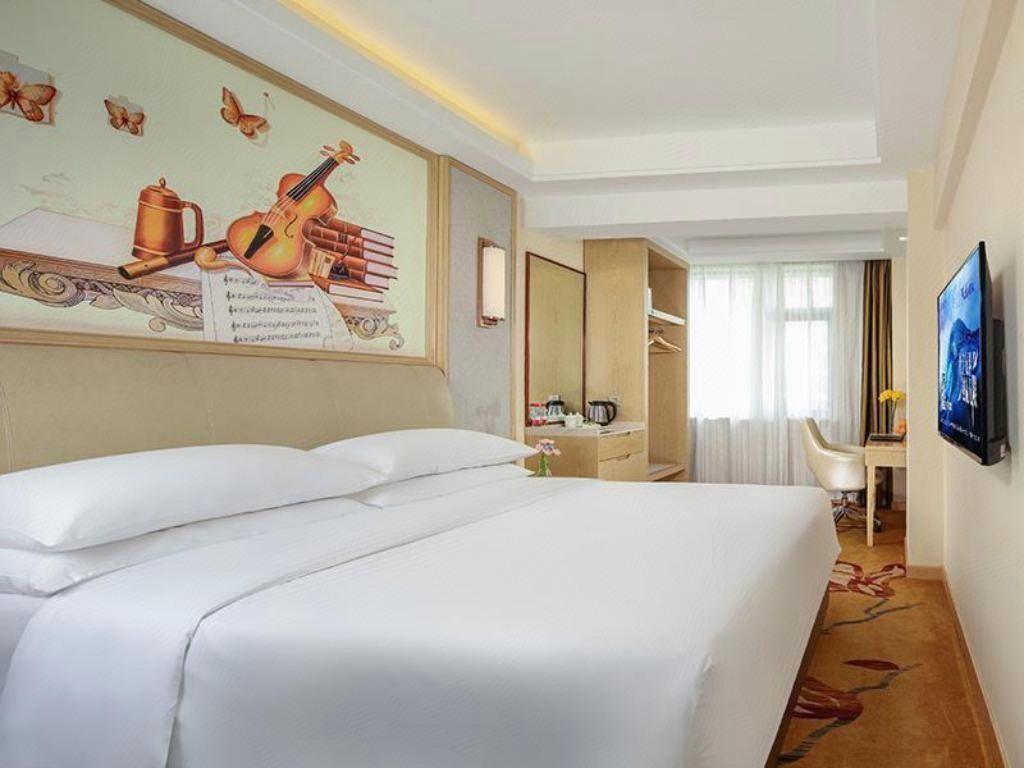 Superior, King Bed