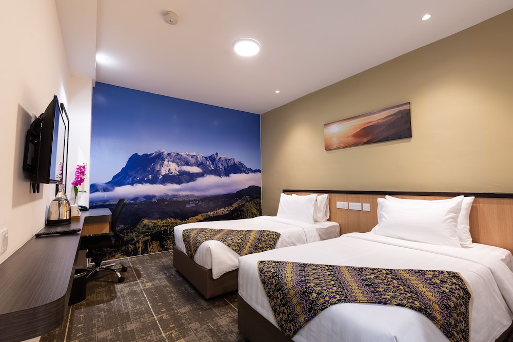 HOTEL 7 SURIA 19/40