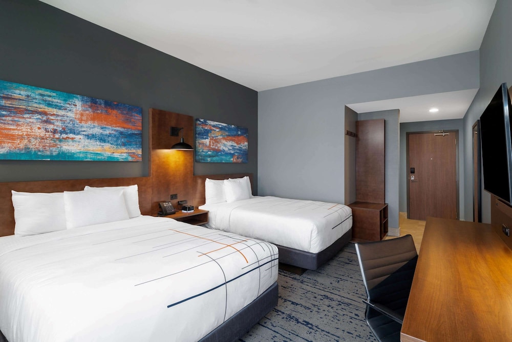 La Quinta Inn & Suites by Wyndham Louisville East 9/45