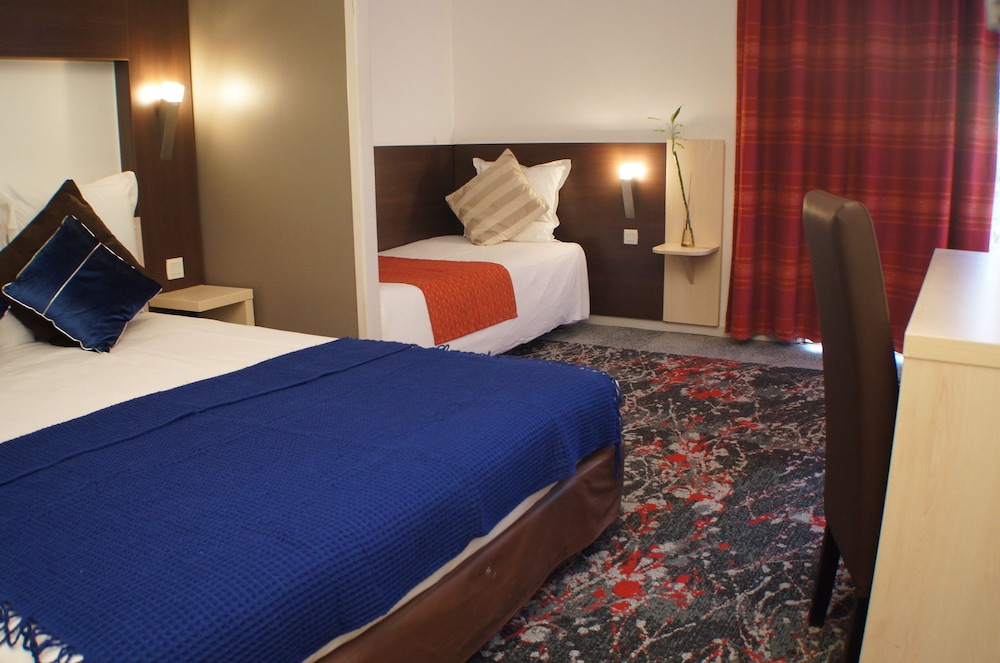 غرفة ثلاثية بسرير مزدوج وسرير فردي، Hotel the Originals Annonay Est La Siesta 3/9