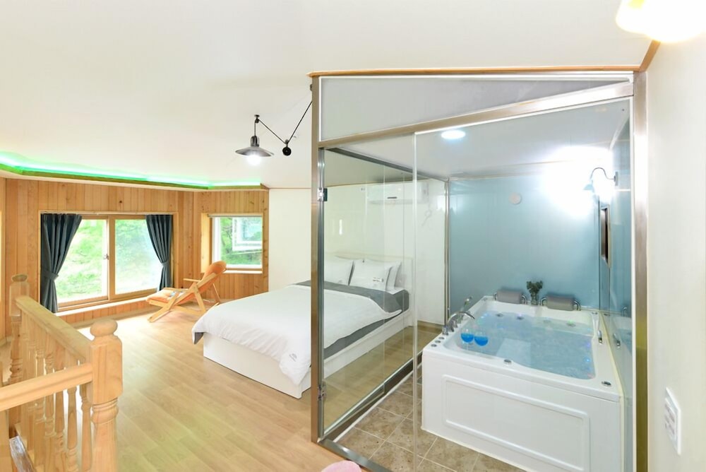 Gapyeong Camel Pension 48/50