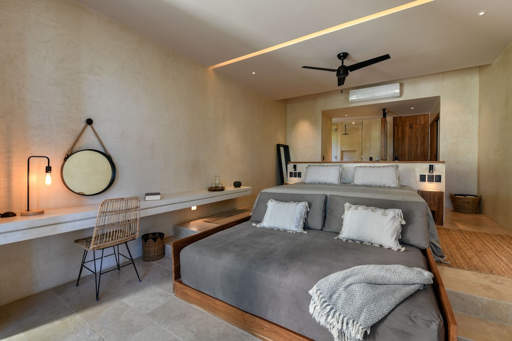 GARDEN, LUXURY, SUITE, KING BED, TERRACE