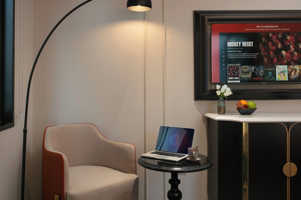 Le Premier Hotel & Rooftop Bar 37/50
