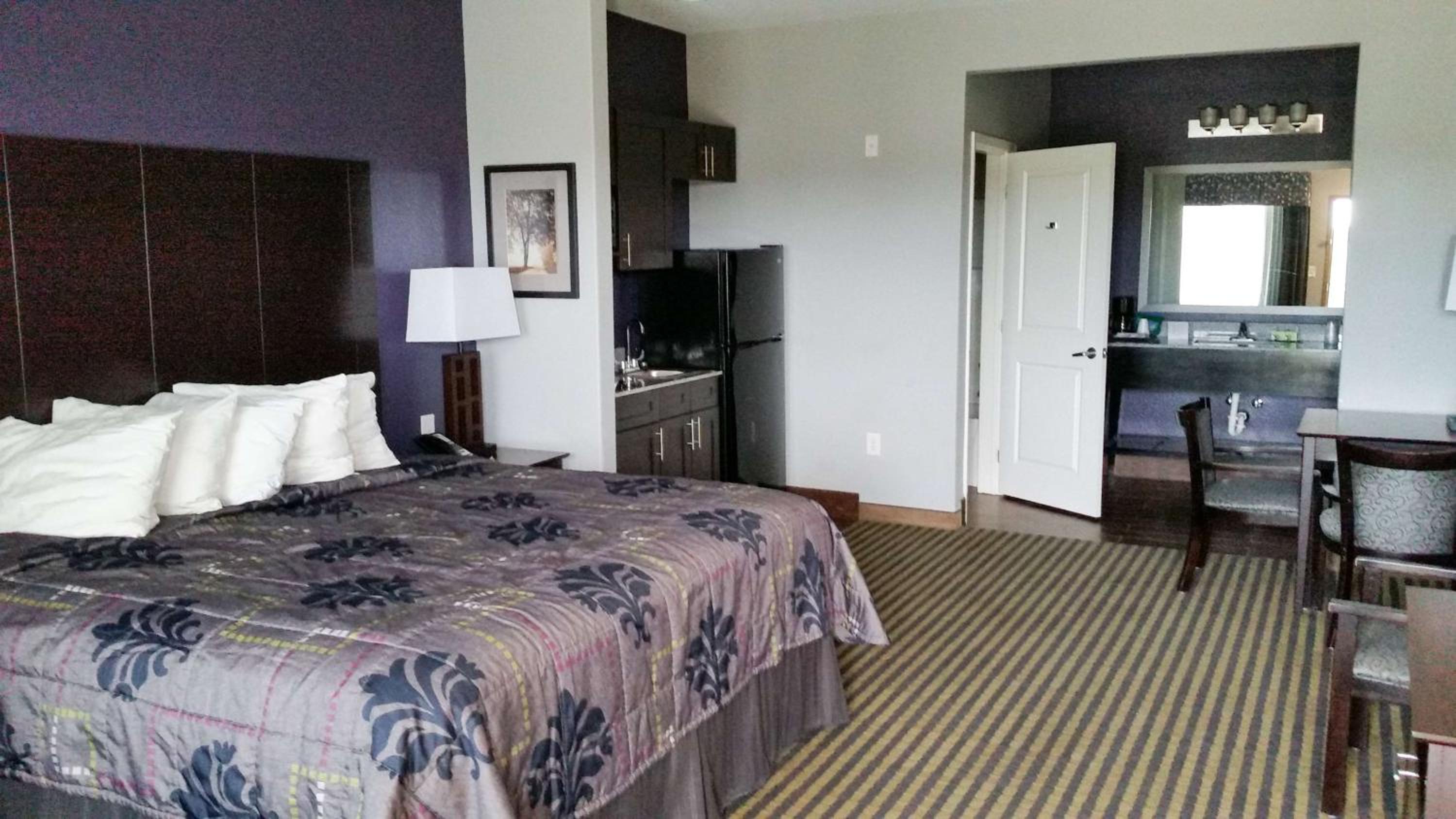 غرفة بسرير كينج لذوي الإعاقة، Studio6 Beeville, TX 4/10