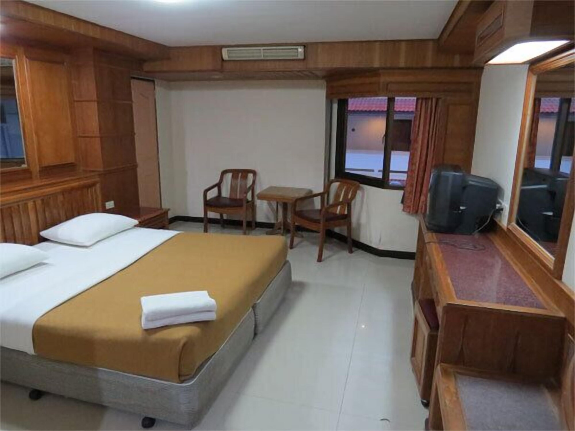 ROOM, TRIPLE