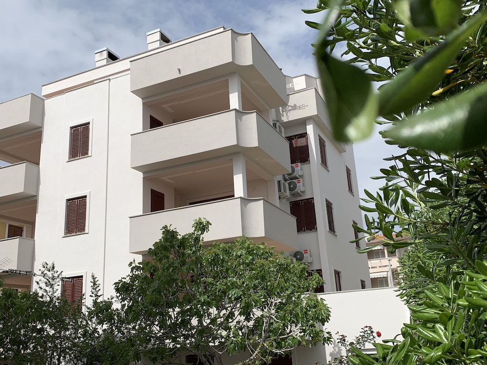 Maru Apartments 4/48