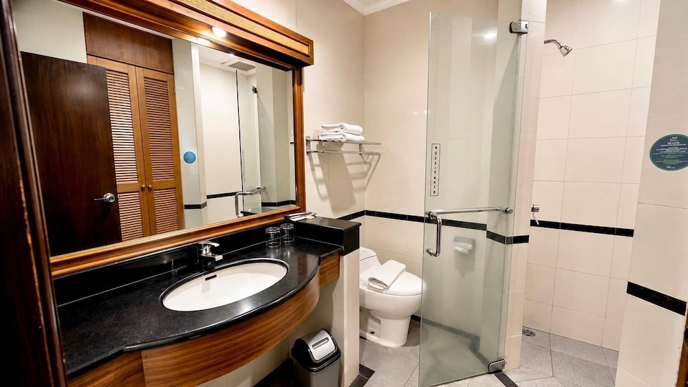 Grand Whiz Hotel Trawas Mojokerto 47/50