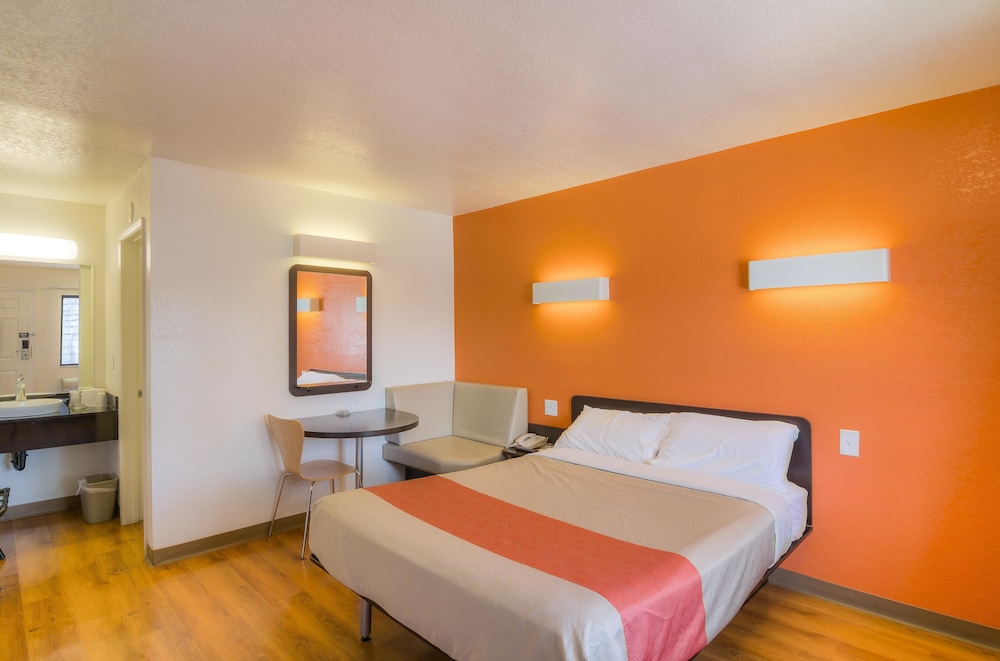 Motel6 Simi Valley, CA 26/50