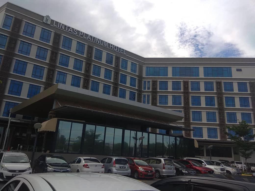 Lintas Platinum Hotel 52/59