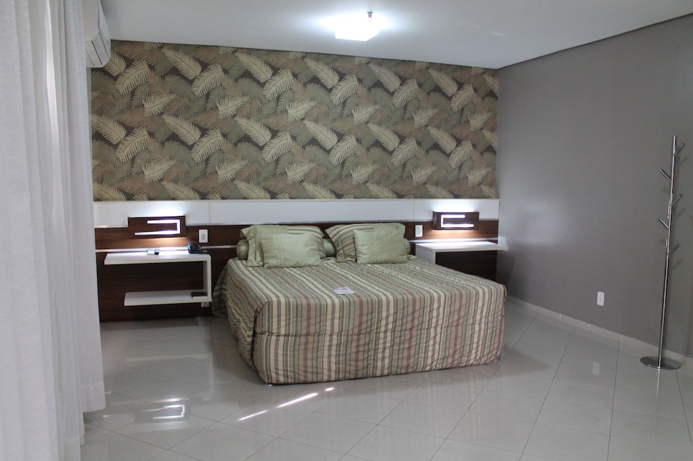 PAIAGUAS PALACE HOTEL 10/67