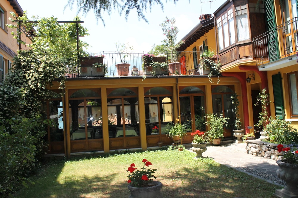 Hotel Centrale 5/50