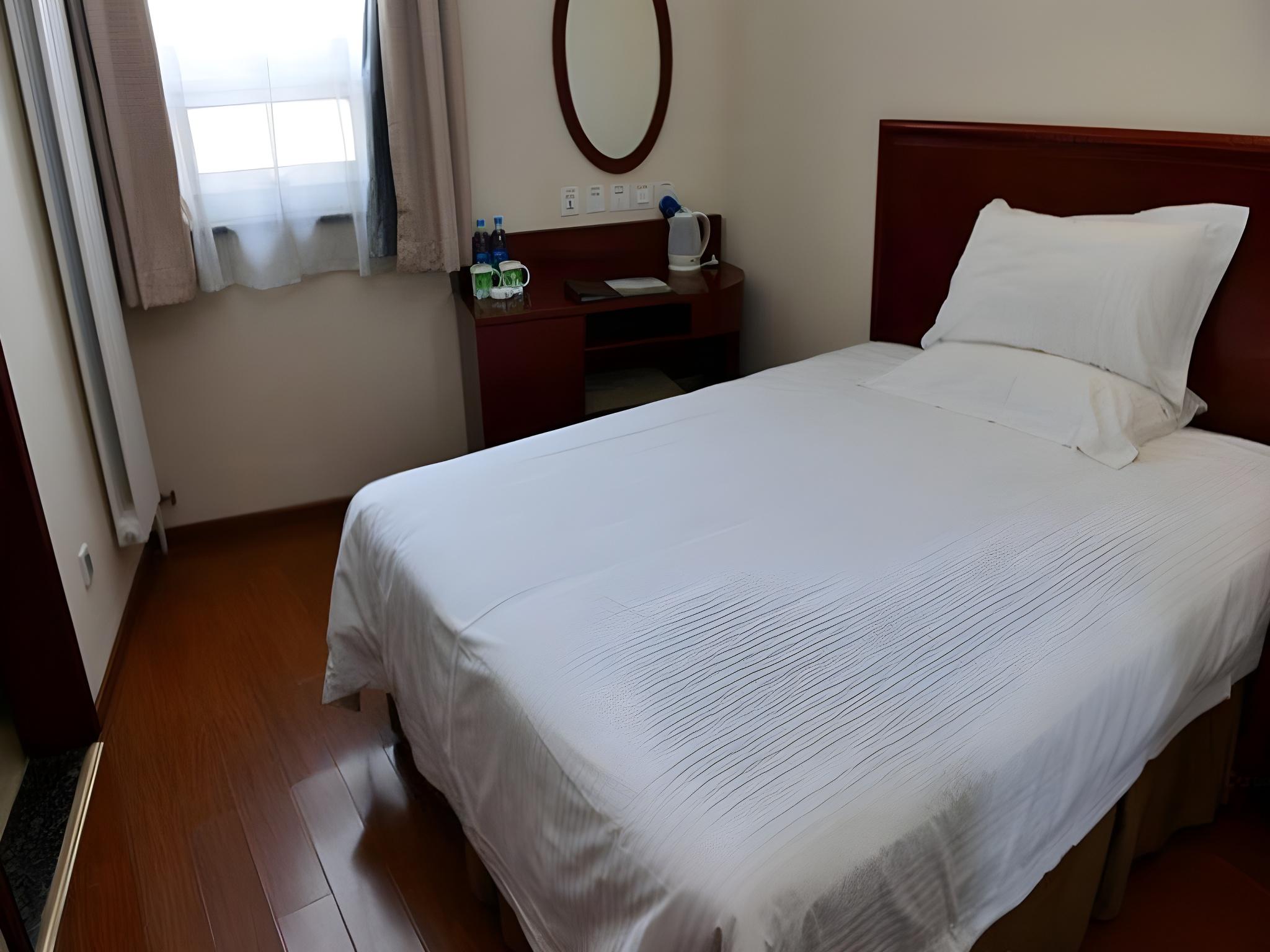 Business, Double Bed, Partial View, No Window
