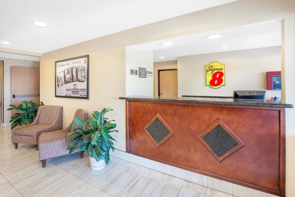 Super 8 by Wyndham Seville 2/25