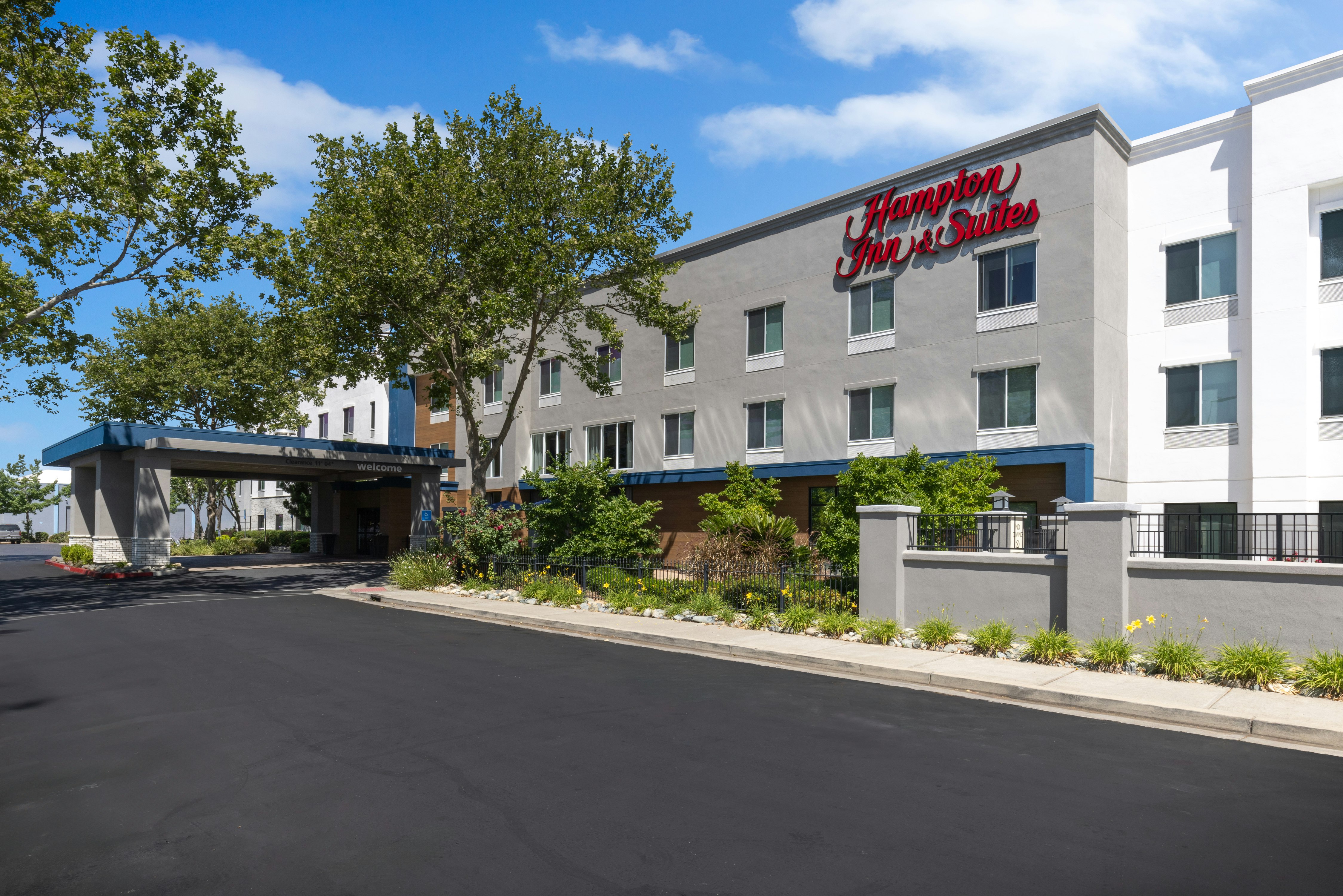 Hampton Inn Suites Yuba City 41/44