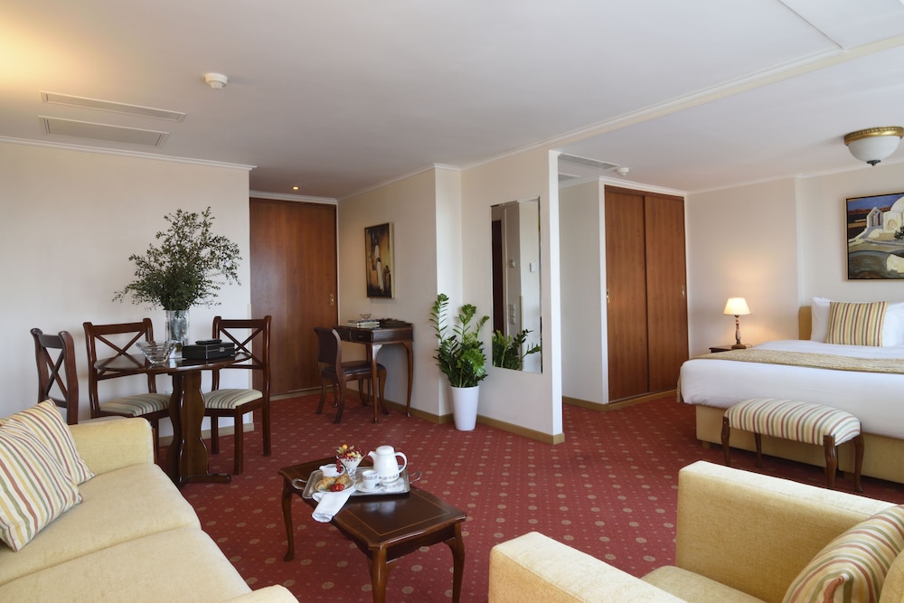 Titania Hotel 36/48