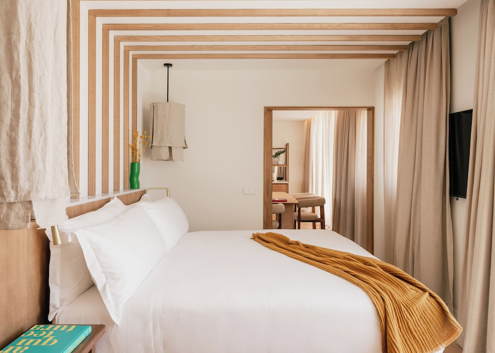 Ultimate, Me, Penthouse Suite, King Bed