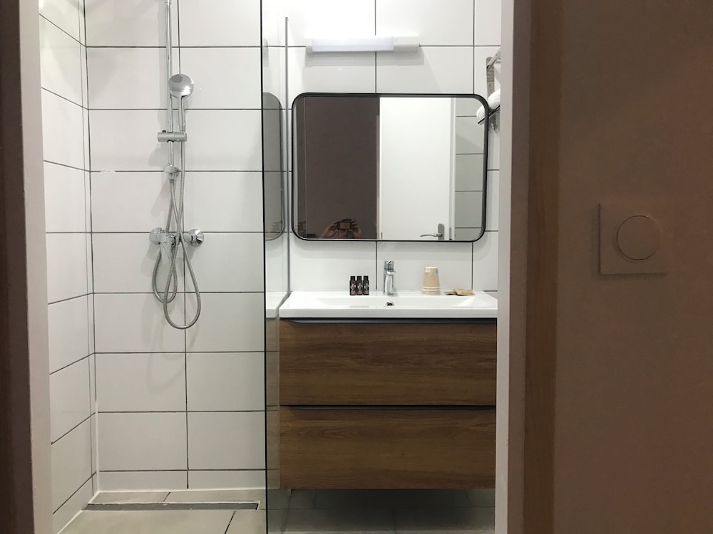 Morand Hotel 5/50