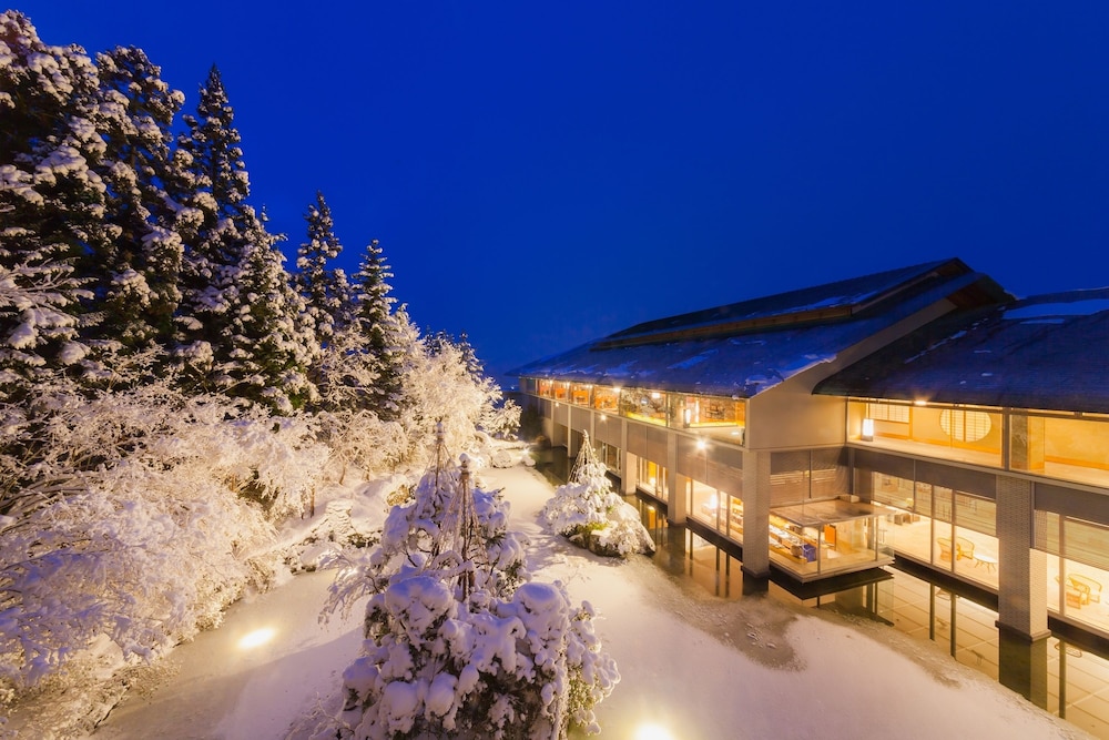 Hoshino Resorts Kai Tsugaru 64/70