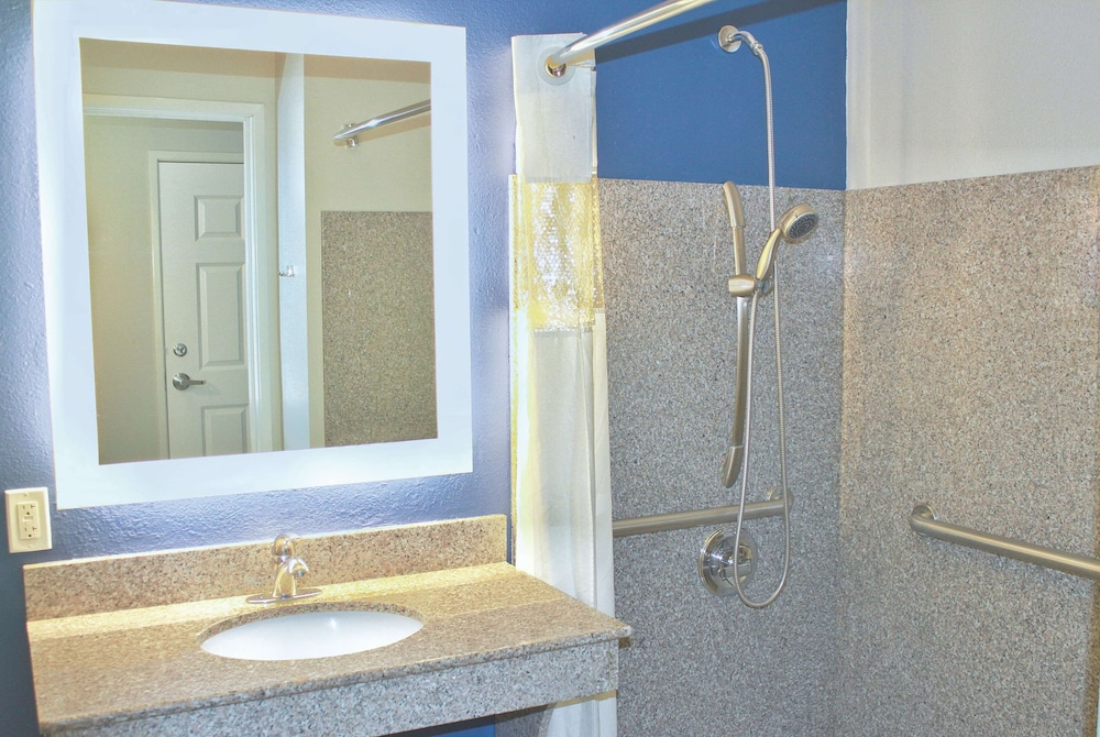 La Quinta Inn & Suites By Wyndham NE Long Beach/Cypress 11/51