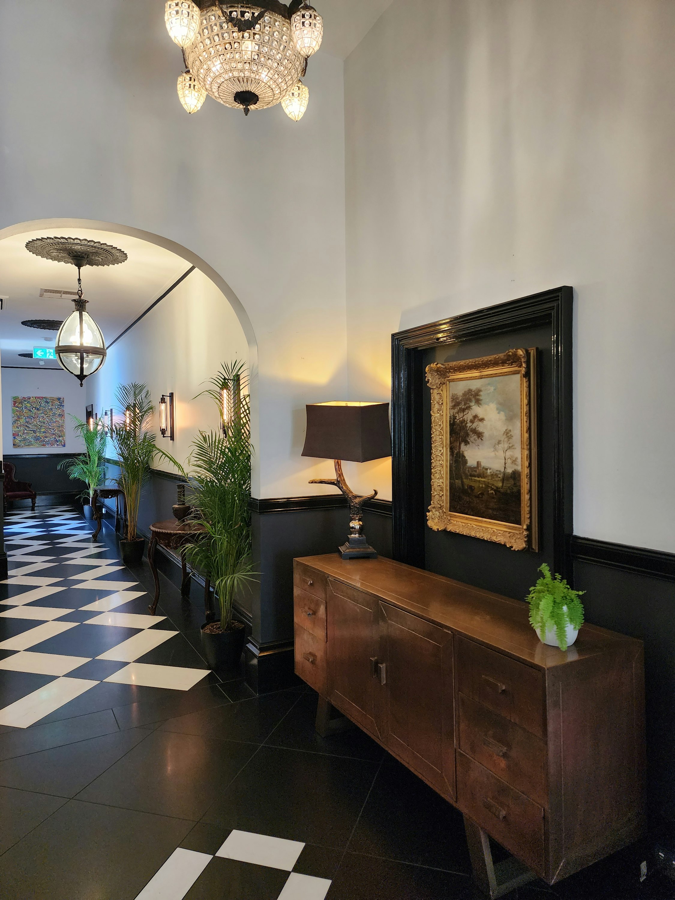 Macquarie Manor Hotel 3/11