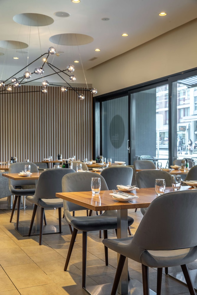 RADISSON BLU HOTEL BASEL 51/74