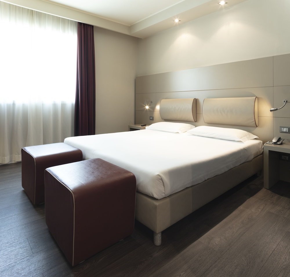 Smart Hotel Holiday 12/50