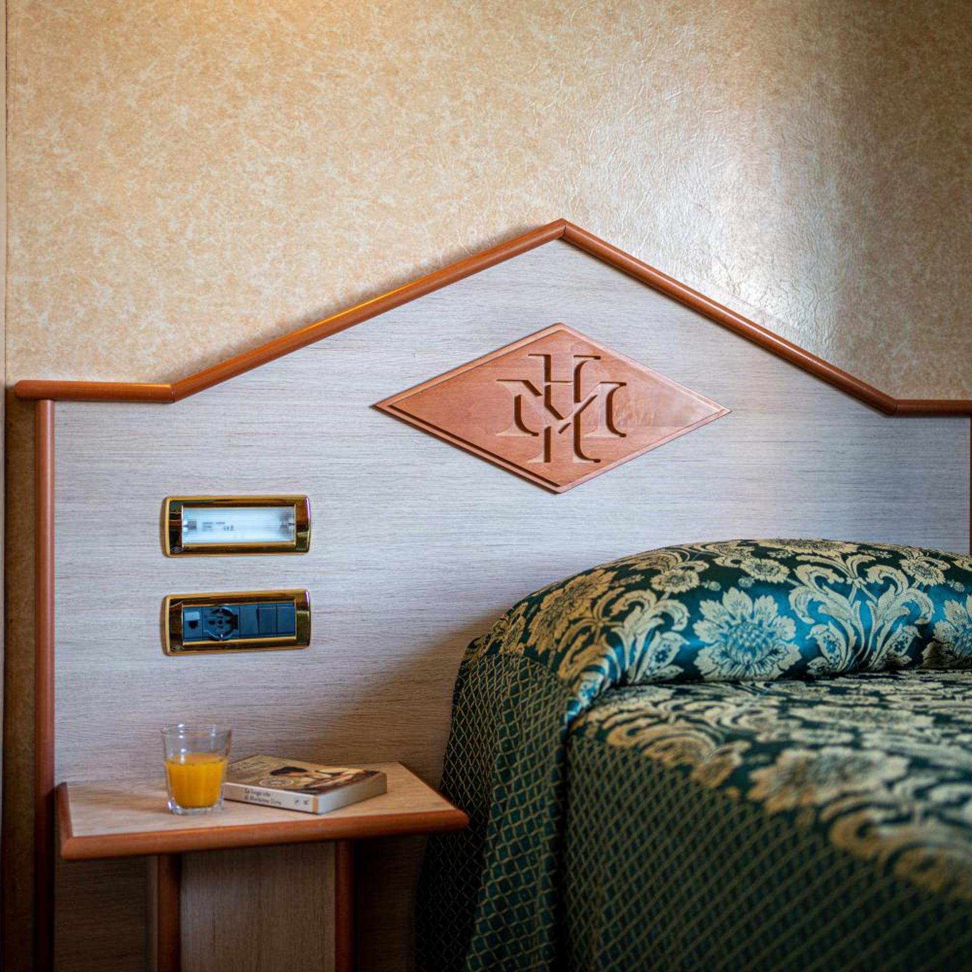 Hotel Mary 25/50