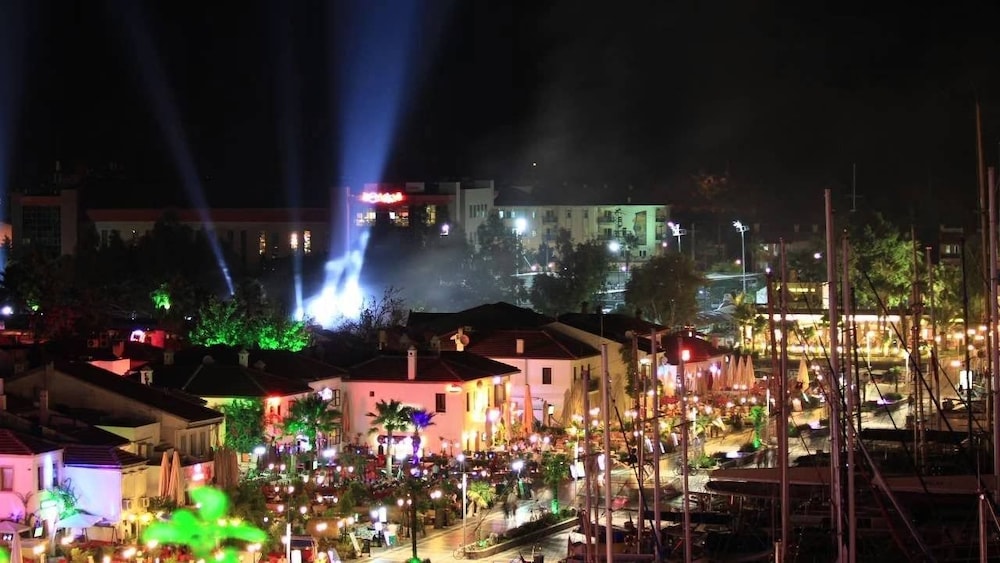 Marsyas Hotel 37/44
