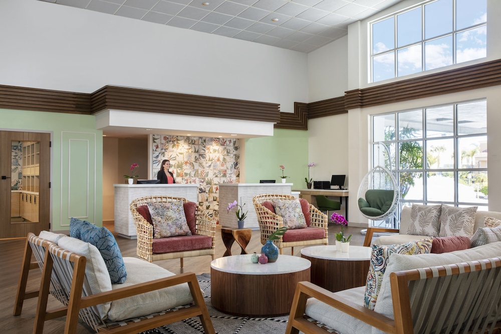 The Beachcomber St. Pete Beach, Outset Collection by Hilton 24/40