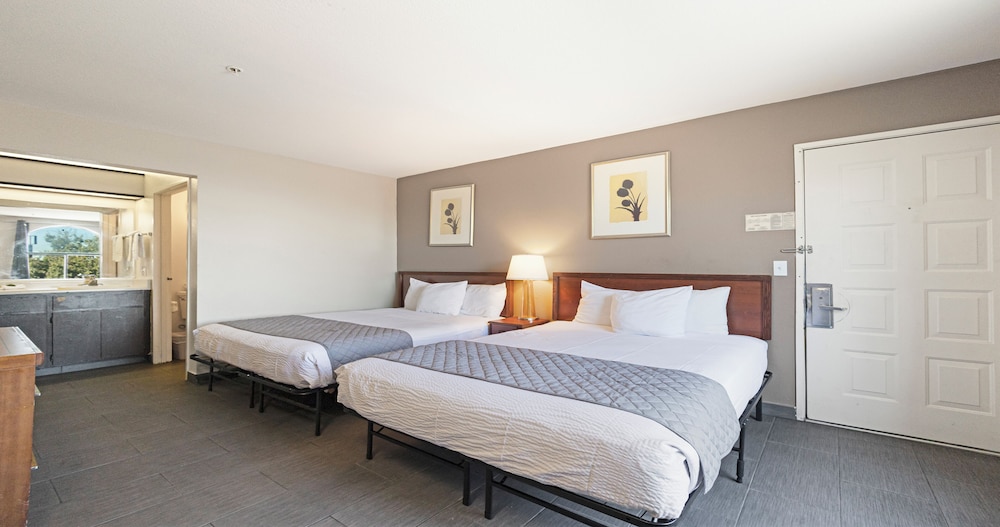 Budget Inn and Suites Stockton 24/55