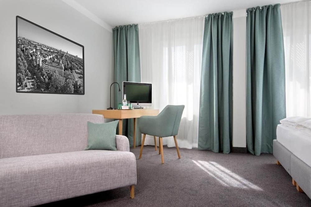 Hotel Rotkreuzplatz 29/50