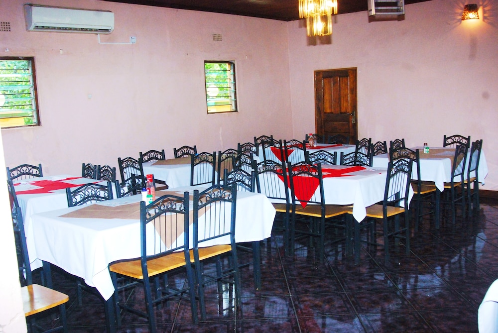 Woodlands Lodge & Tours 32/50