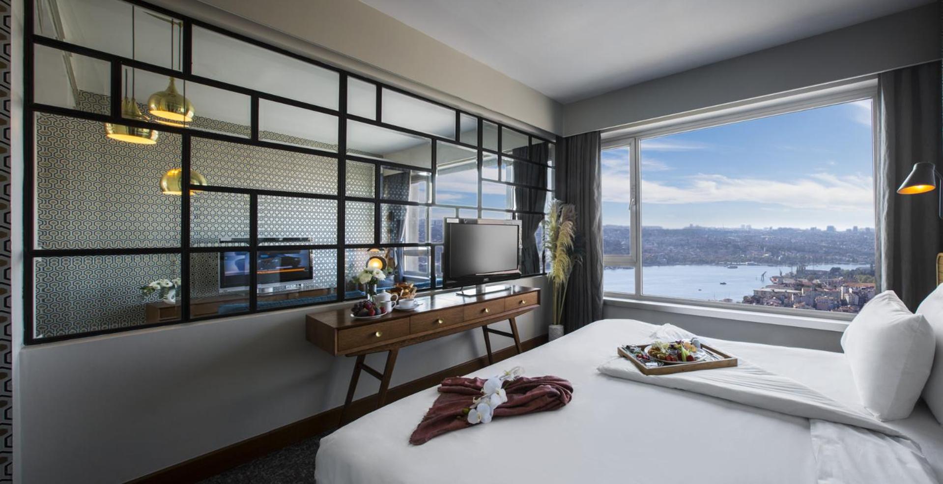 Suite, Queen Bed, Bosphorus View