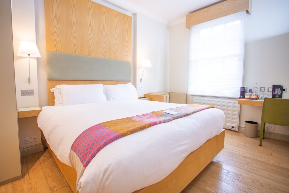 PREMIER, DELUXE, DOUBLE BED