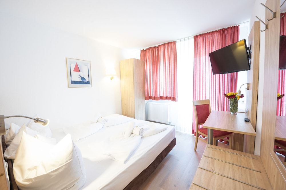 Hotel Astoria Am Urachplatz 32/67
