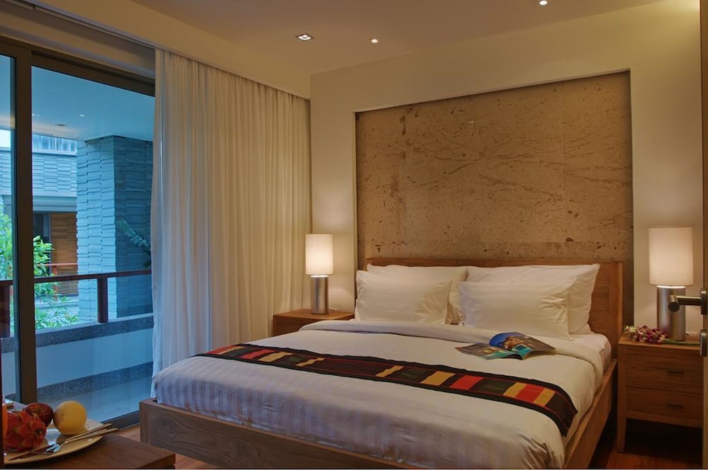 3 BEDROOMS, SUITE