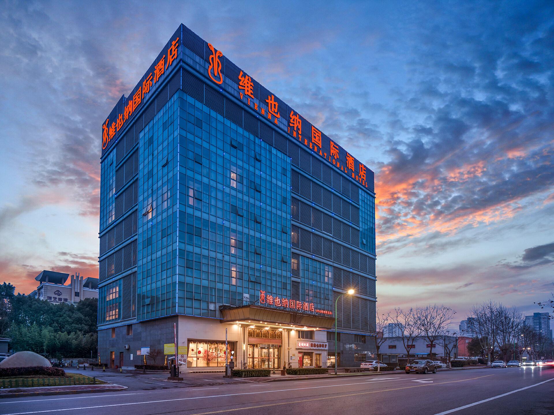 Vienna International Hotel (Nanjing Zhushan Road Metro Station) 4/29