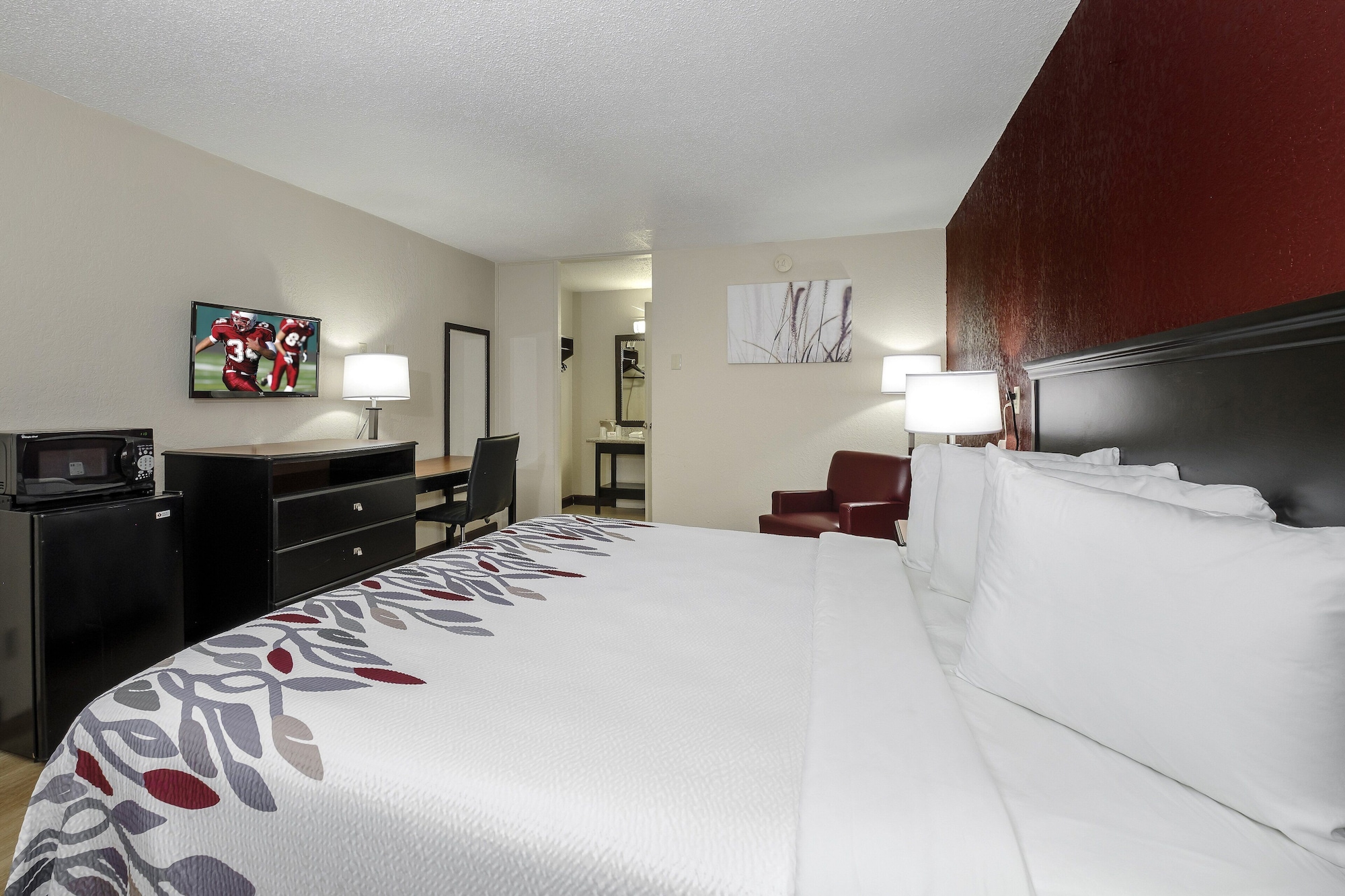 SUPERIOR, KING BED, POOL VIEW